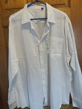 Classic White Men's Button-Up Dress Shirt